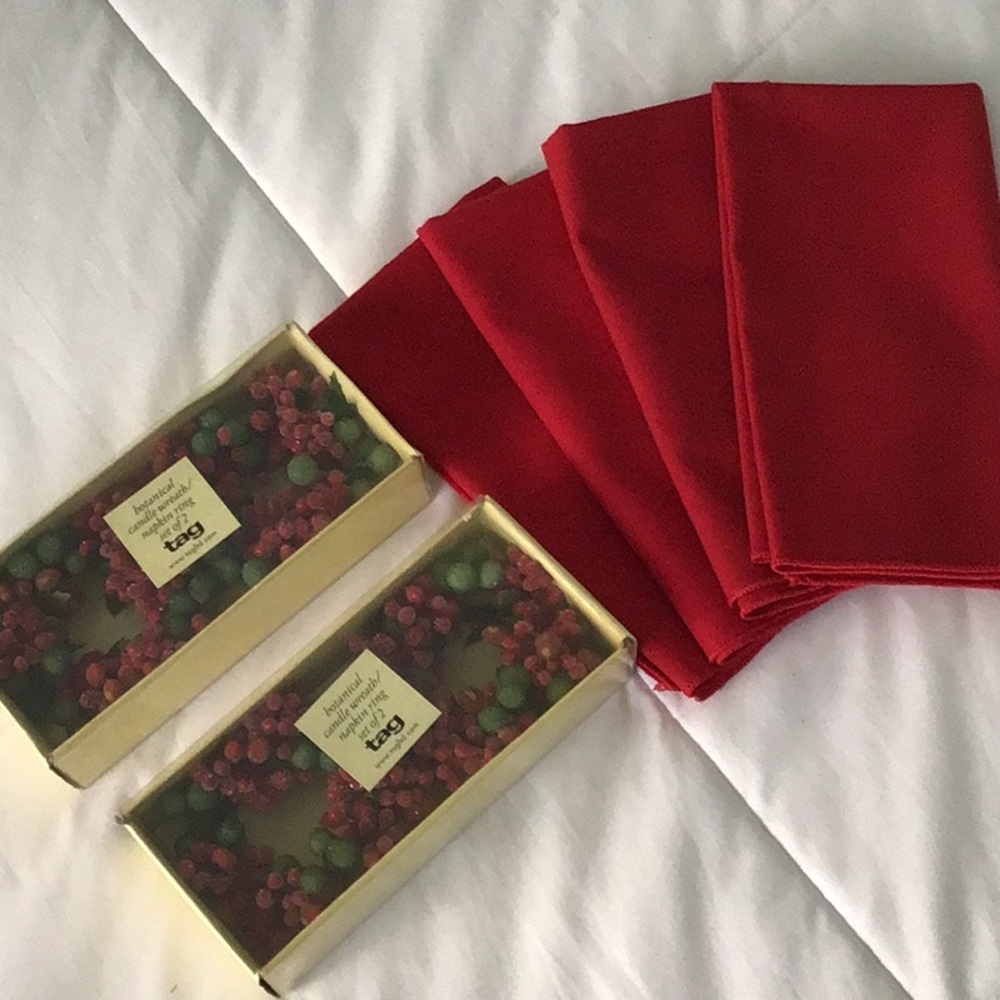 Tag - Festive Red and Green Napkin Ring Sets with Four Red Cloth Napkins